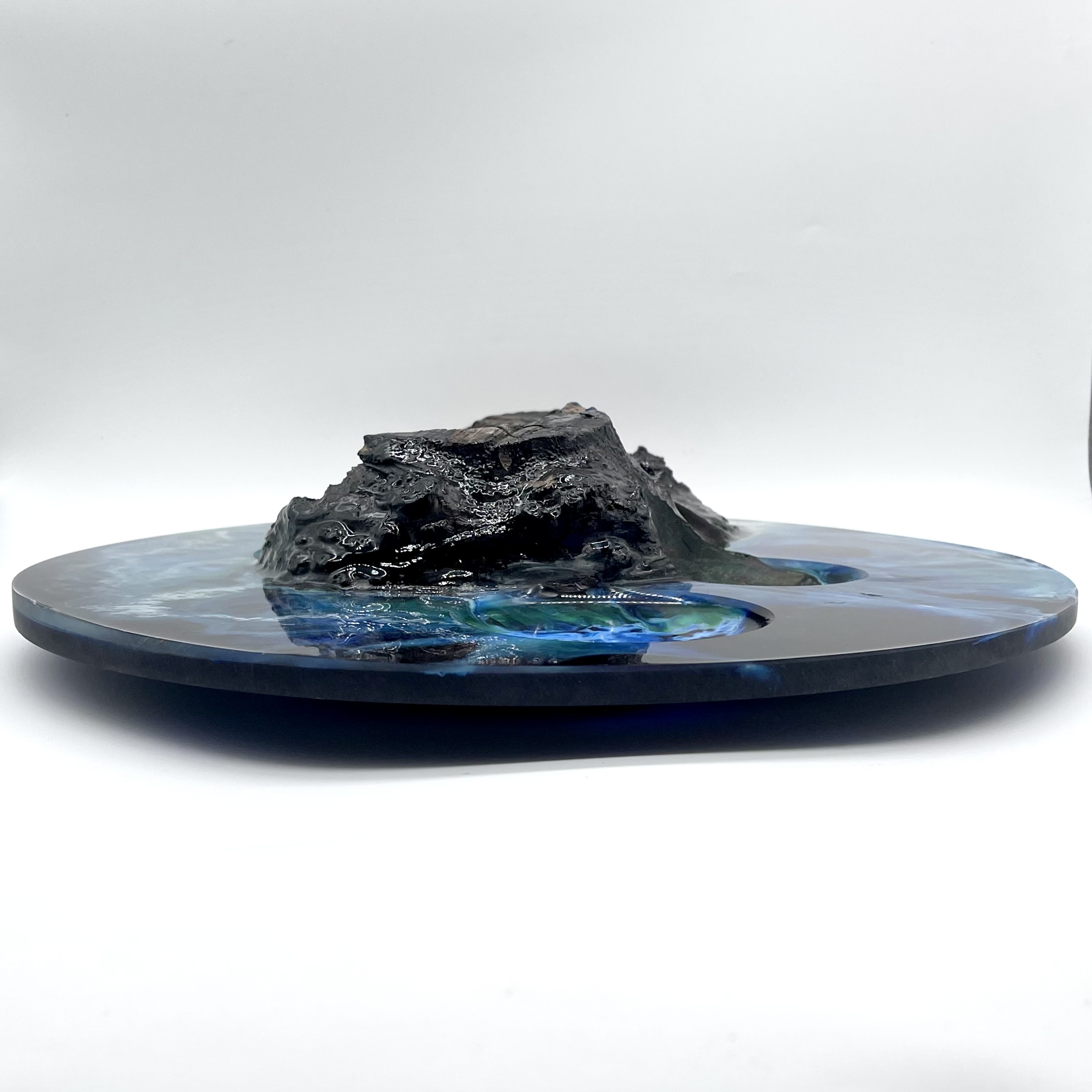 Oak burl and resin decorative art form or wall hing - Image 2