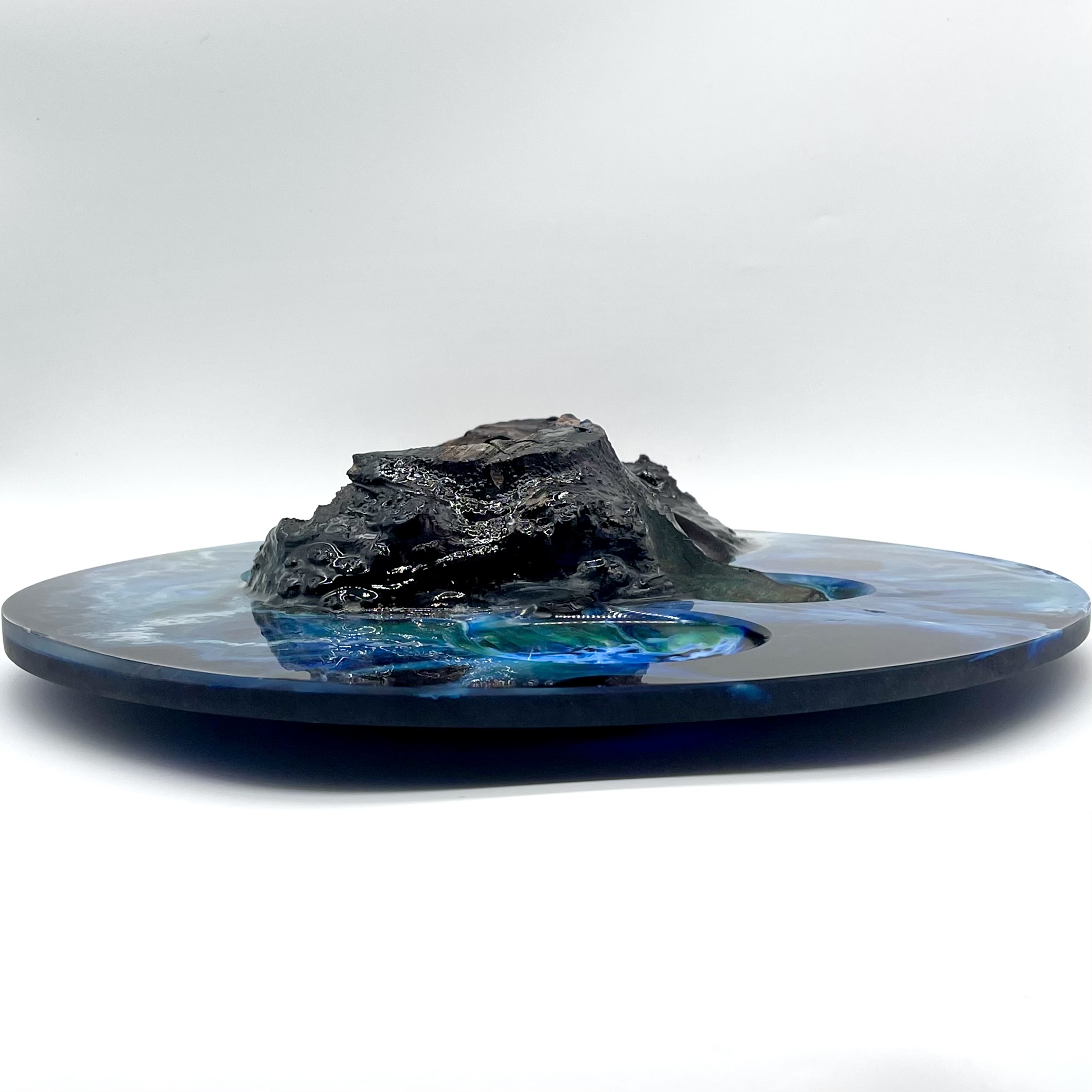 Oak burl and resin decorative art form or wall hing - Image 3