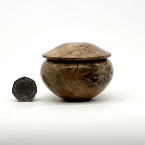 Alternative view of Stabilised oak burl trinket box