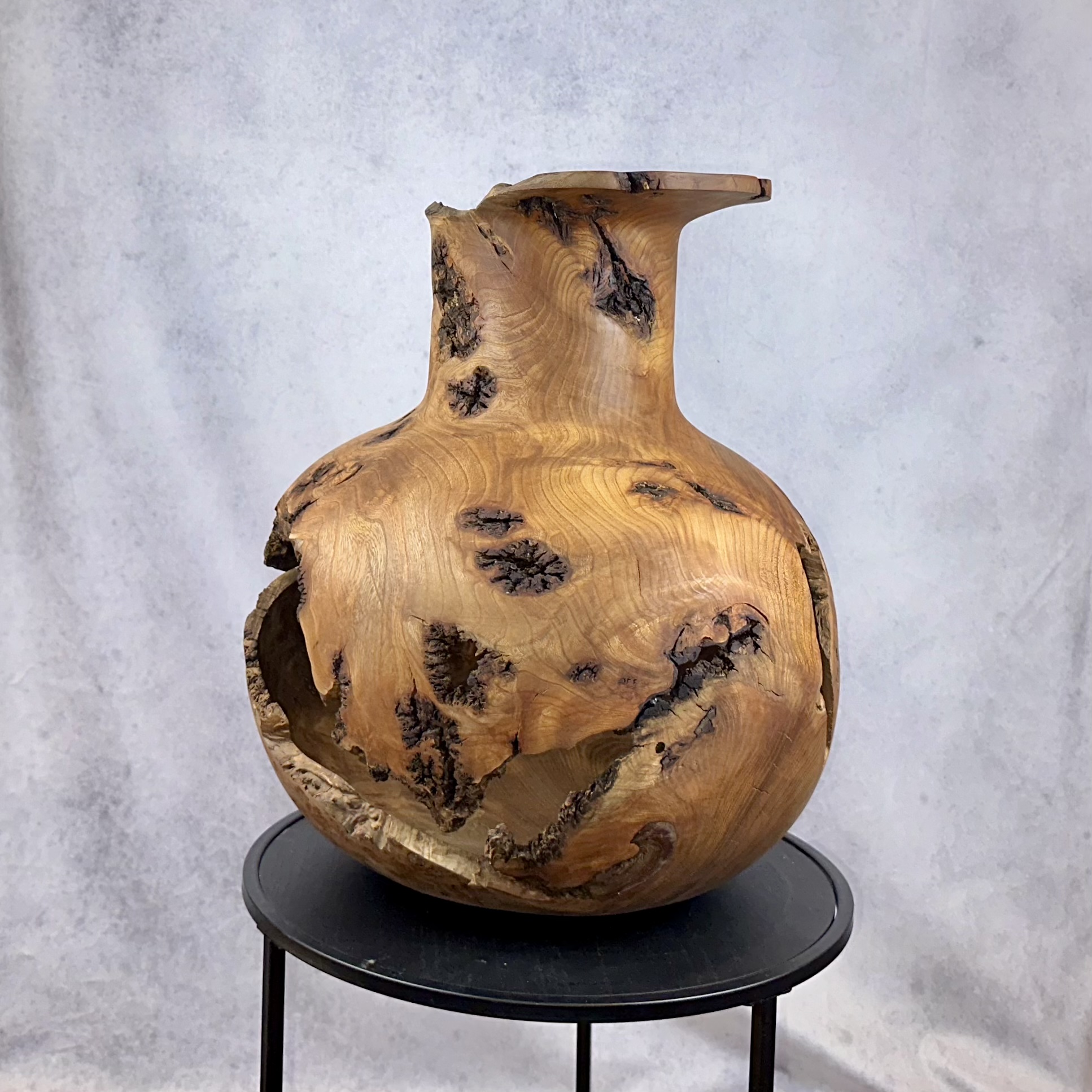 Elm burl Egyptian vase Sculpture - Image 7