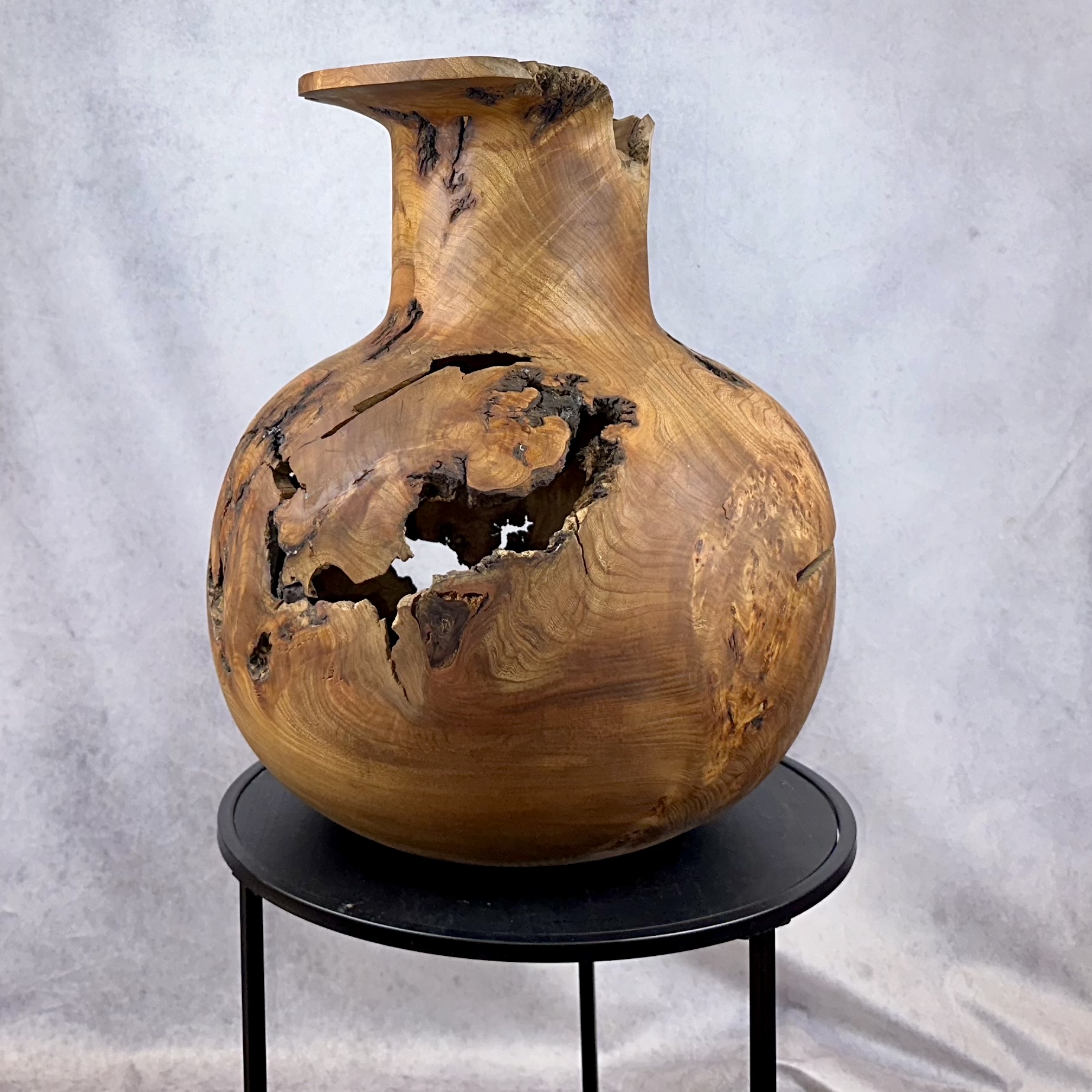 Elm burl Egyptian vase Sculpture - Image 6