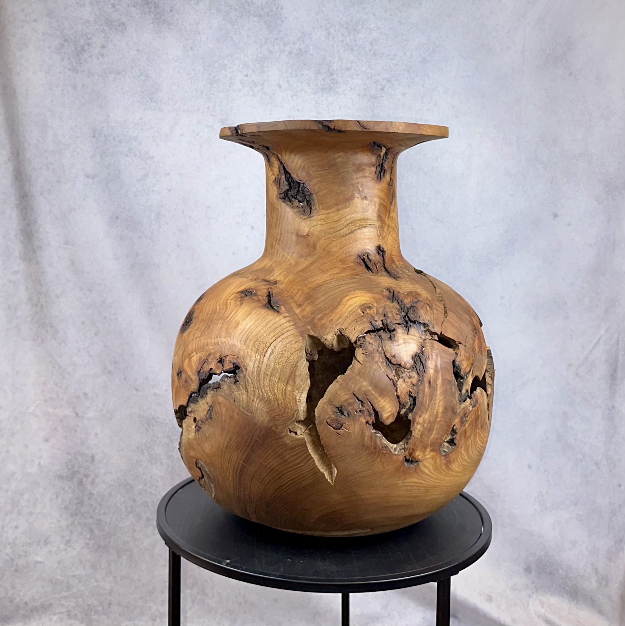 Elm burl Egyptian vase Sculpture - Image 9