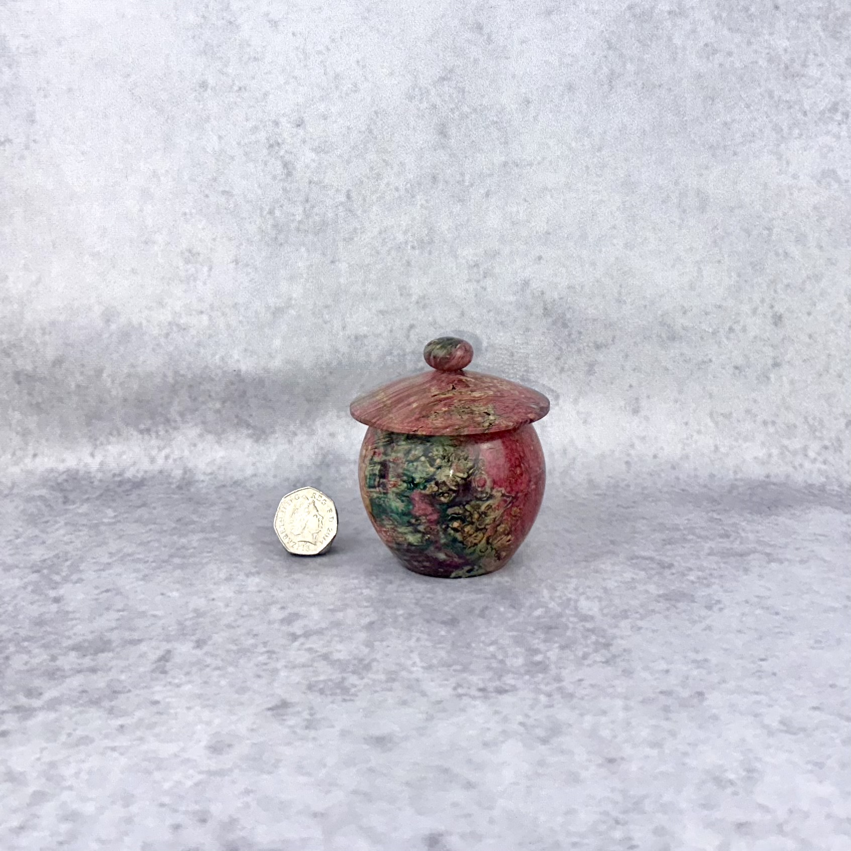 Red and green stabilised maple burl lidded box - Image 3