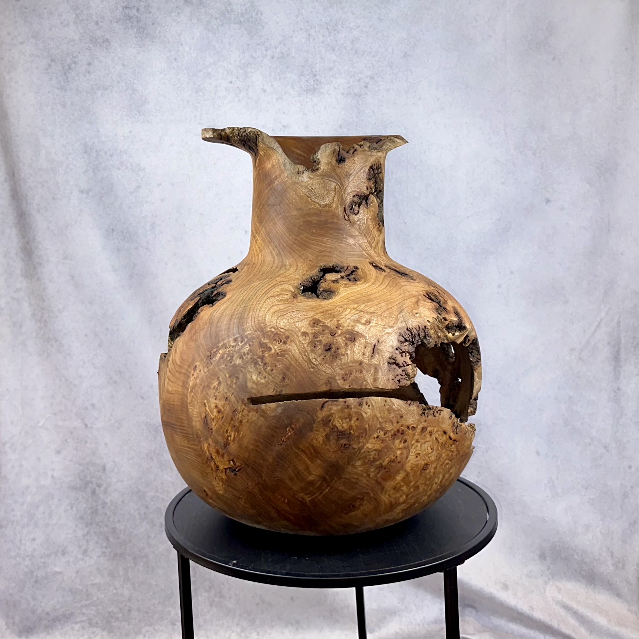 Elm burl Egyptian vase Sculpture - Image 4