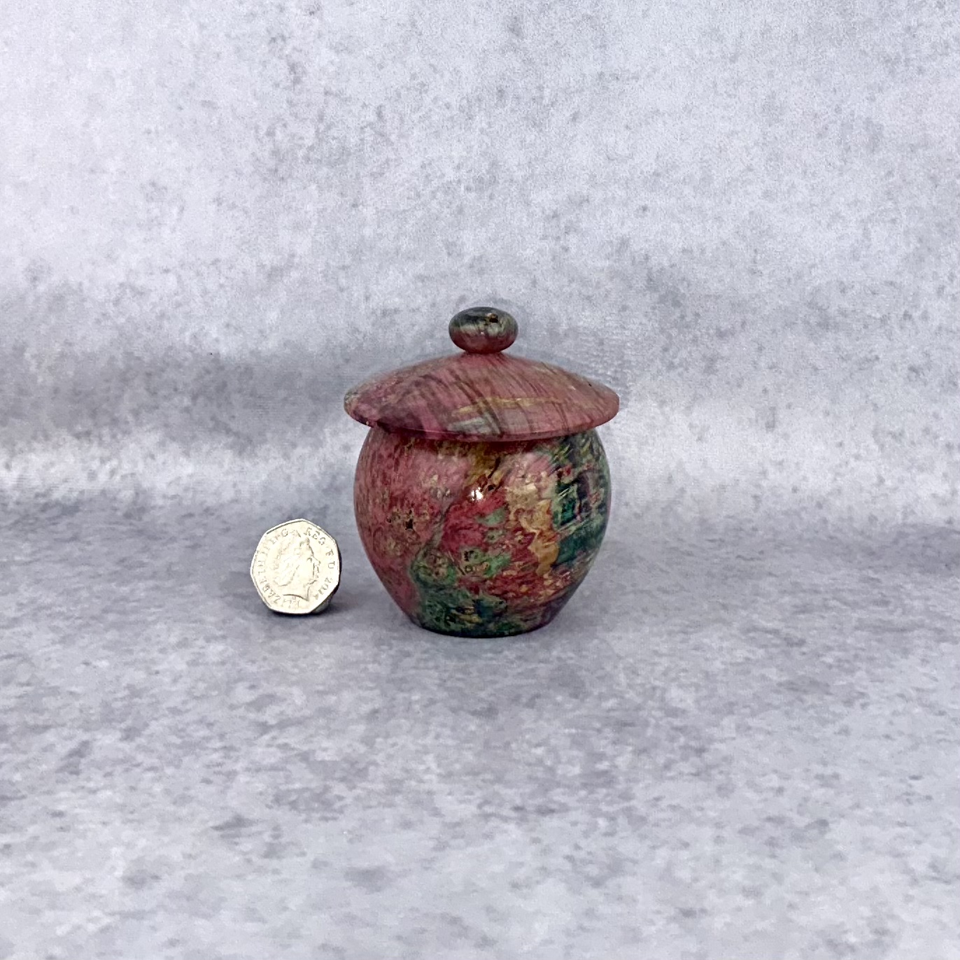 Red and green stabilised maple burl lidded box - Image 2